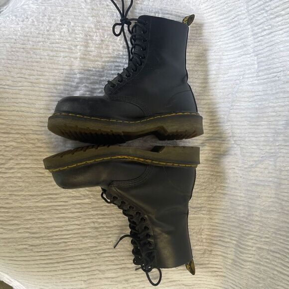 Doc Martin Black 1460 AirWair 1460 Nappa Leather Lace Up Boots Size 6 - Picture 2 of 8